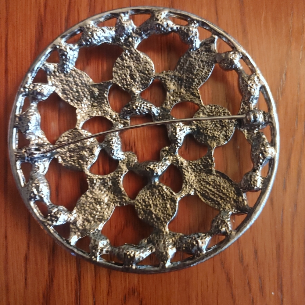 HUGE Rhinestone pin - Picture 9 of 9